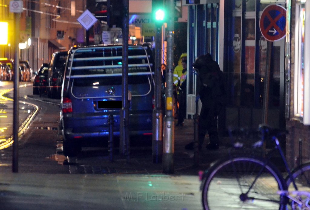 Einsatz BF Verdaechtiges Fahrzeug Koeln Suelz Zuelpischerstr Gustavstr P38.JPG - Miklos Laubert